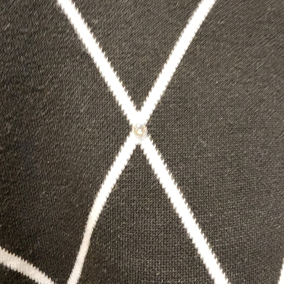 B by belldini Black and Gray Geometric Sweater size M - Picture 7 of 8